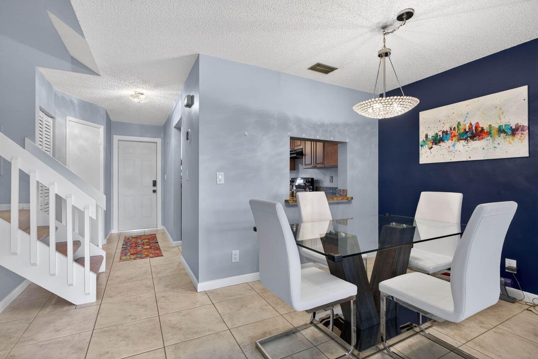 For Sale: $280,000 (2 beds, 1 baths, 1060 Square Feet)