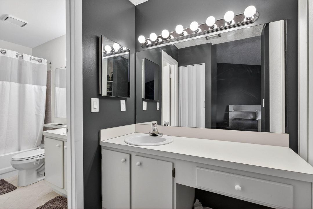 For Sale: $280,000 (2 beds, 1 baths, 1060 Square Feet)