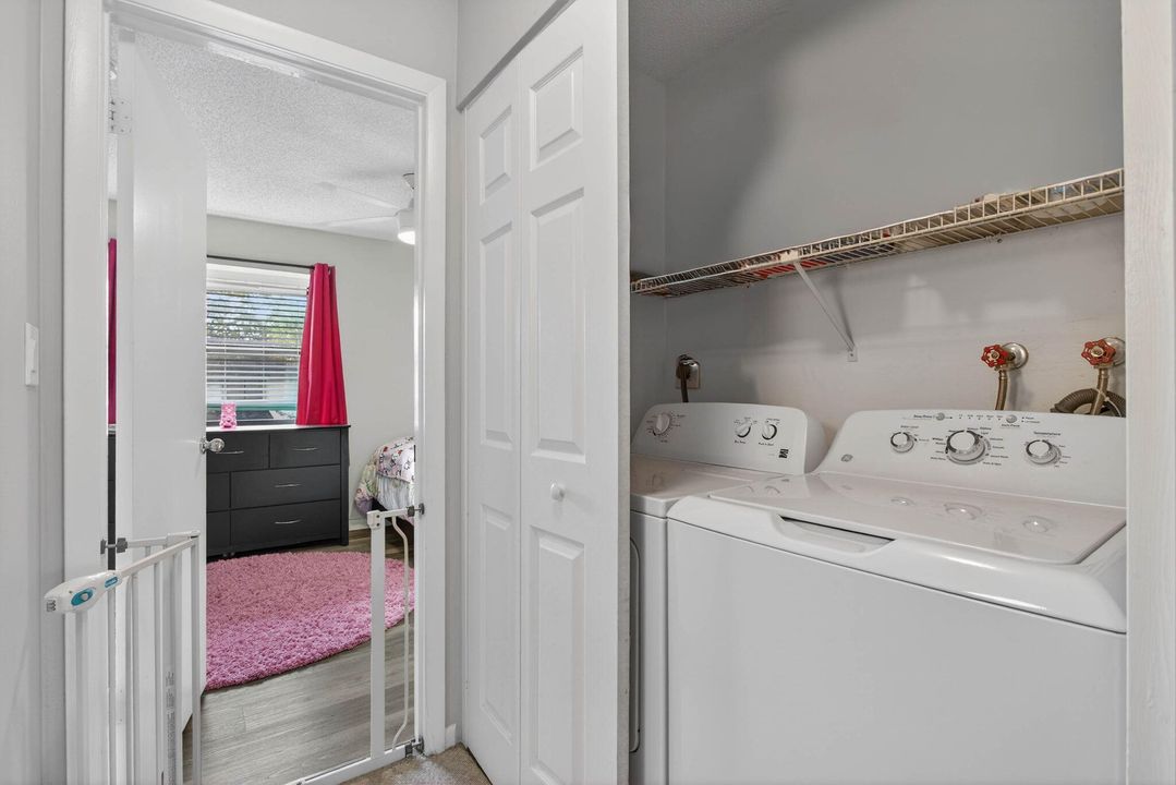 For Sale: $280,000 (2 beds, 1 baths, 1060 Square Feet)