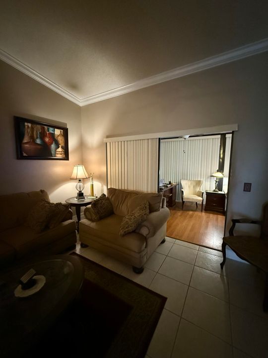 На продажу: $269,500 (2 спален, 2 ванн, 1134 Квадратных фут)