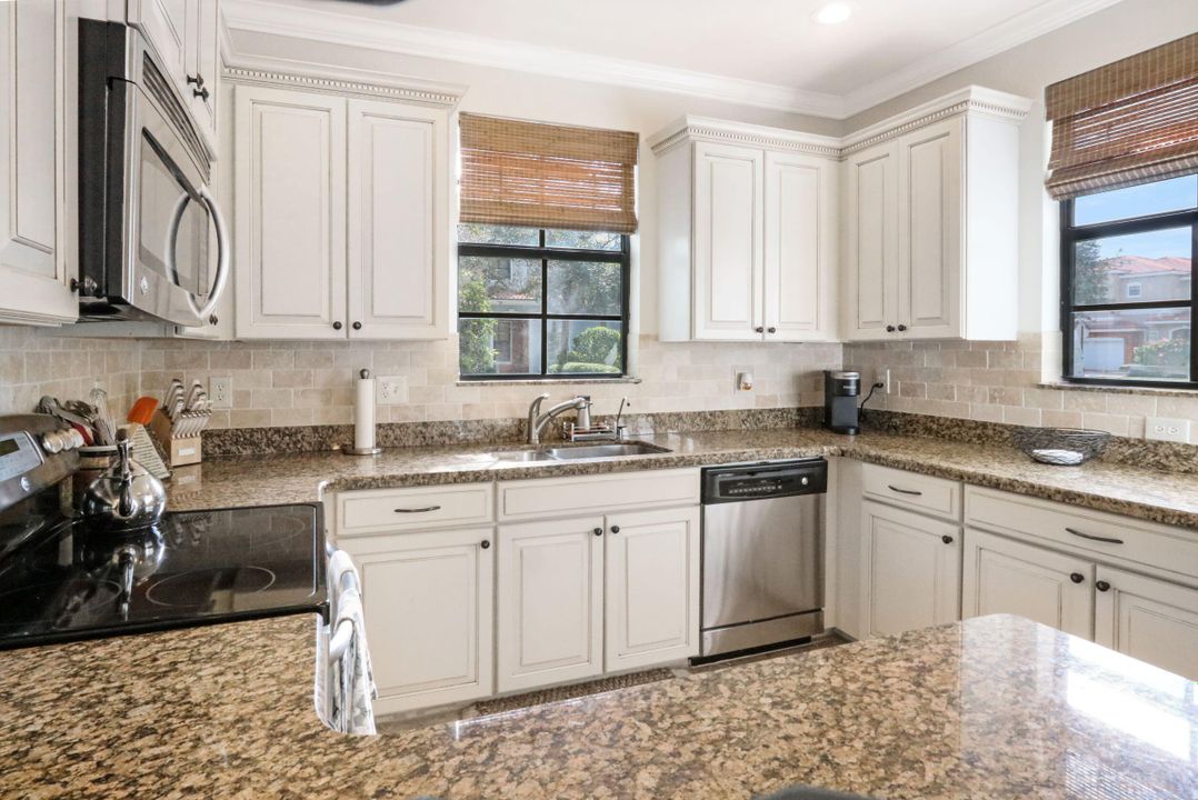 For Sale: $480,000 (3 beds, 2 baths, 1911 Square Feet)