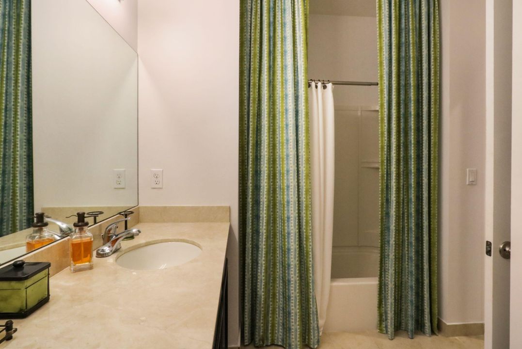 For Sale: $480,000 (3 beds, 2 baths, 1911 Square Feet)