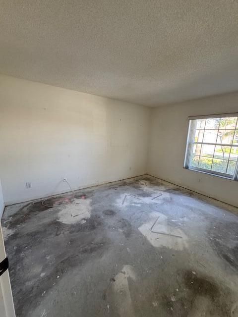 For Sale: $350,000 (2 beds, 2 baths, 1228 Square Feet)