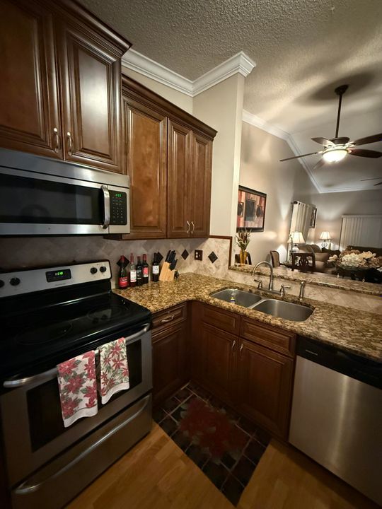 На продажу: $269,500 (2 спален, 2 ванн, 1134 Квадратных фут)