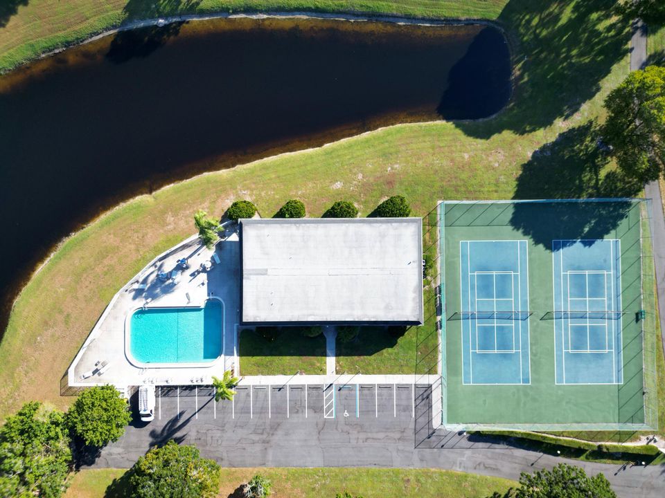 For Sale: $295,000 (2 beds, 2 baths, 1182 Square Feet)