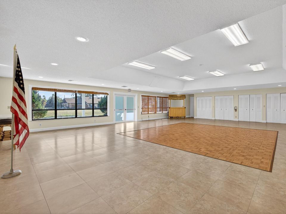 For Sale: $295,000 (2 beds, 2 baths, 1182 Square Feet)