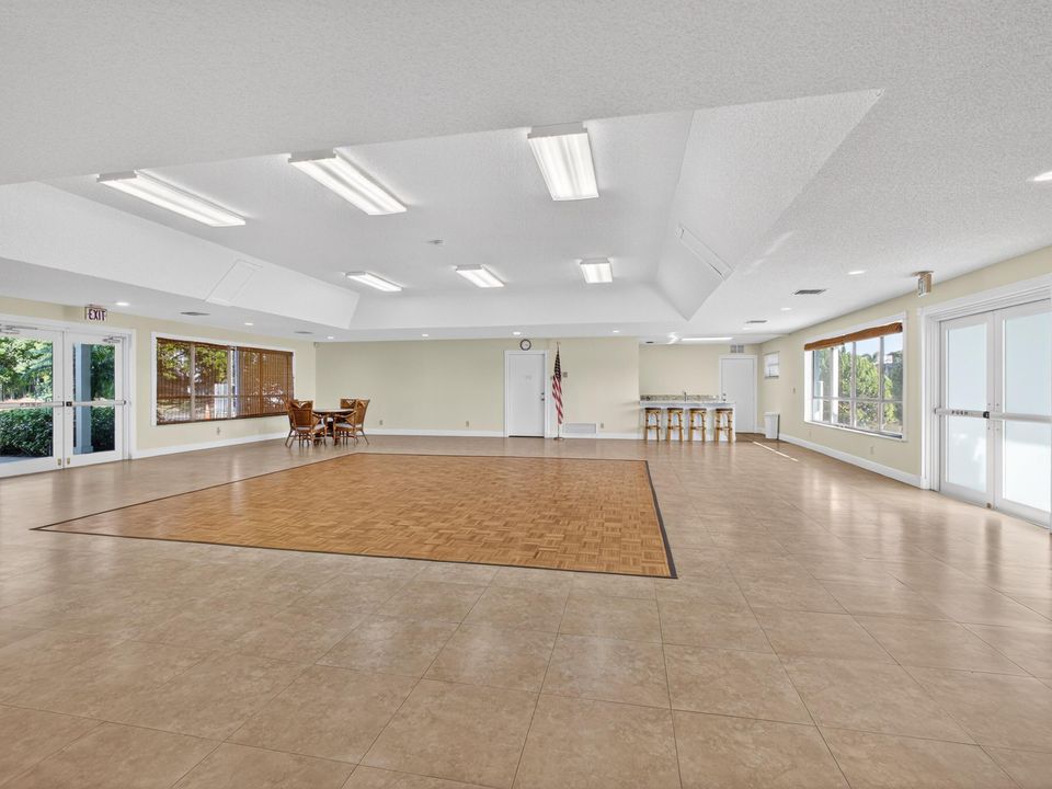 For Sale: $295,000 (2 beds, 2 baths, 1182 Square Feet)