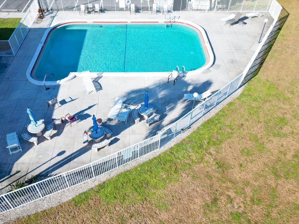 For Sale: $295,000 (2 beds, 2 baths, 1182 Square Feet)