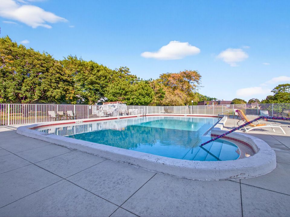 For Sale: $295,000 (2 beds, 2 baths, 1182 Square Feet)