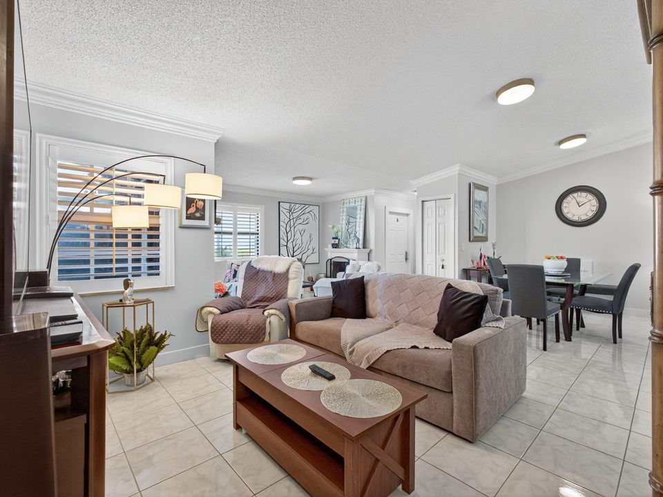 For Sale: $295,000 (2 beds, 2 baths, 1182 Square Feet)