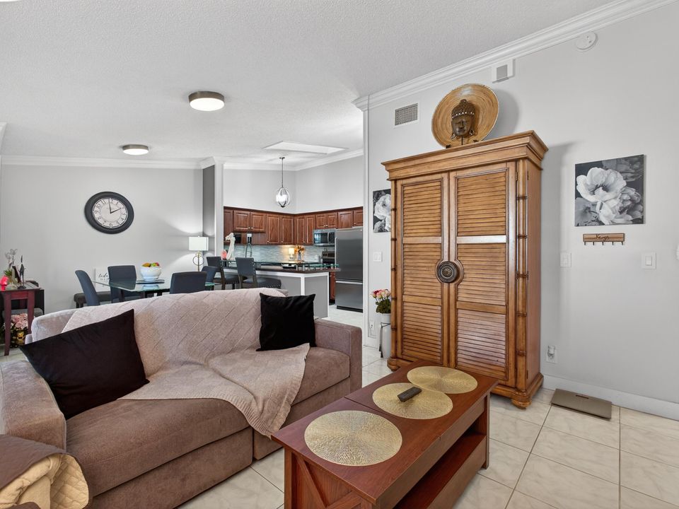 For Sale: $295,000 (2 beds, 2 baths, 1182 Square Feet)