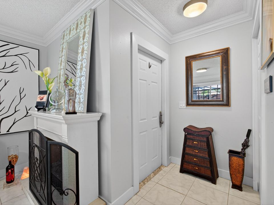 For Sale: $295,000 (2 beds, 2 baths, 1182 Square Feet)