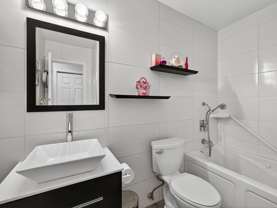 For Sale: $295,000 (2 beds, 2 baths, 1182 Square Feet)