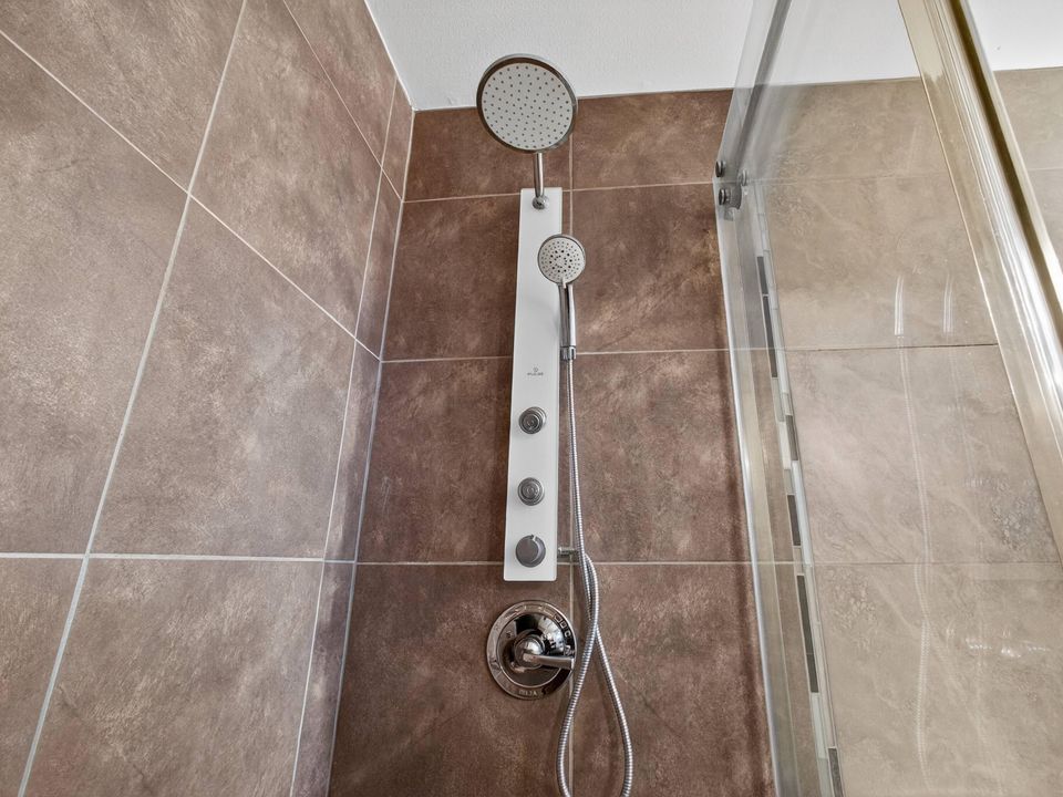 For Sale: $295,000 (2 beds, 2 baths, 1182 Square Feet)