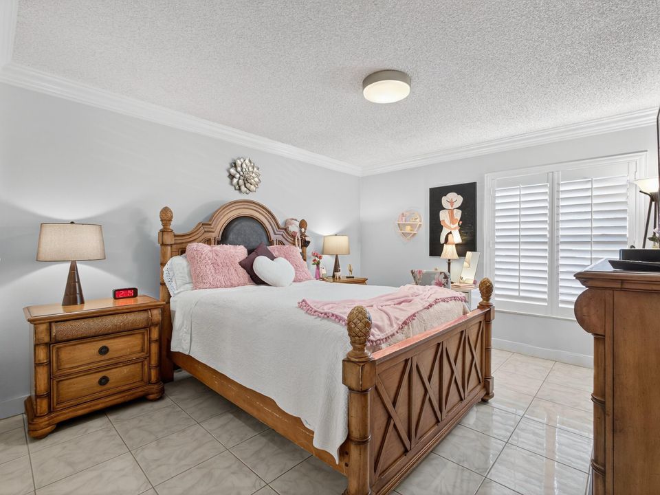 For Sale: $295,000 (2 beds, 2 baths, 1182 Square Feet)