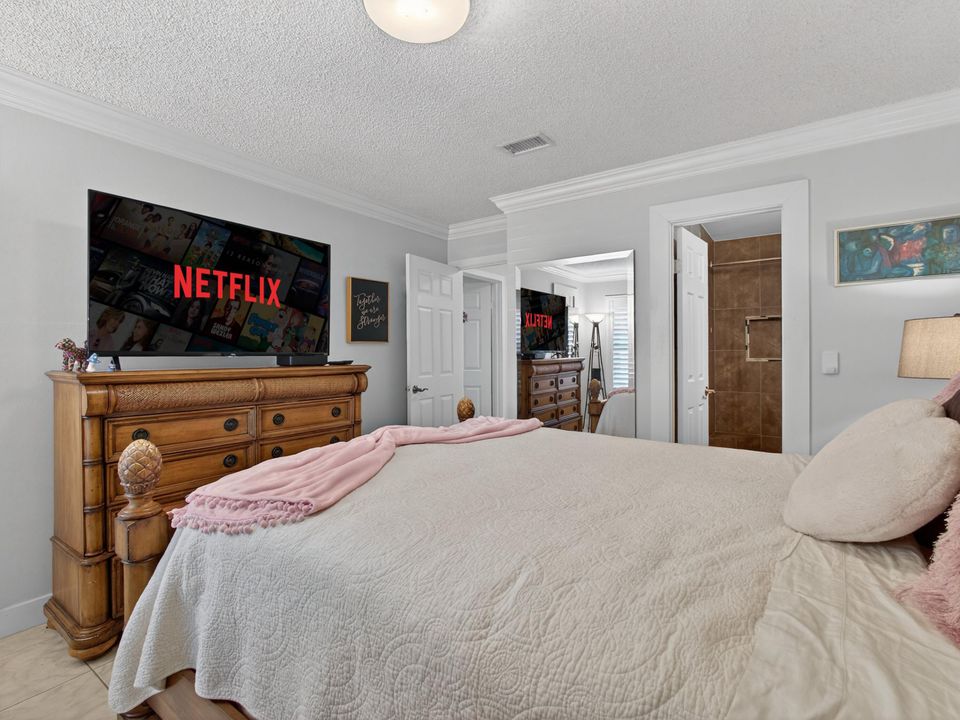 For Sale: $295,000 (2 beds, 2 baths, 1182 Square Feet)