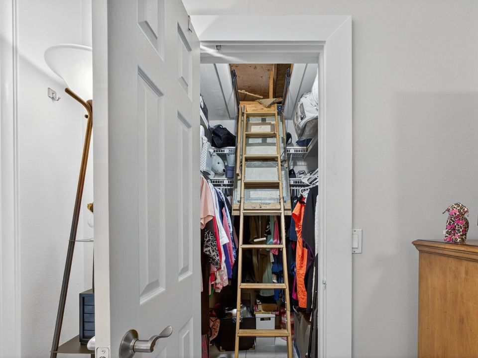 For Sale: $295,000 (2 beds, 2 baths, 1182 Square Feet)