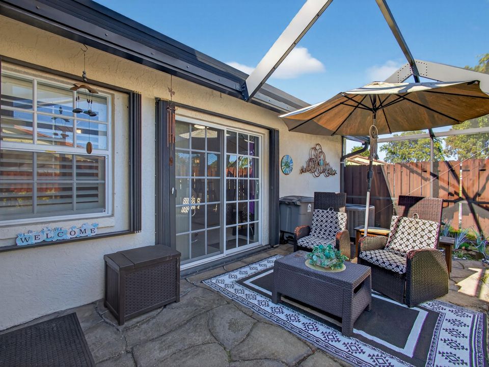 For Sale: $295,000 (2 beds, 2 baths, 1182 Square Feet)