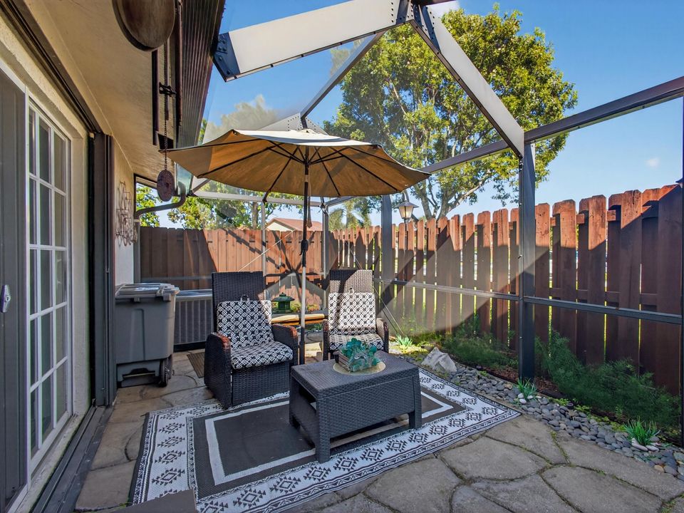 For Sale: $295,000 (2 beds, 2 baths, 1182 Square Feet)