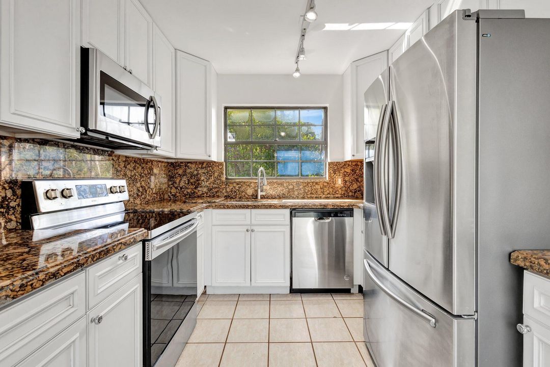 For Rent: $3,750 (3 beds, 2 baths, 1194 Square Feet)