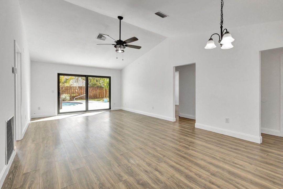 For Rent: $3,750 (3 beds, 2 baths, 1194 Square Feet)