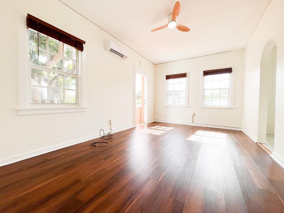 В аренду: $2,200 (1 спален, 1 ванн, 680 Квадратных фут)