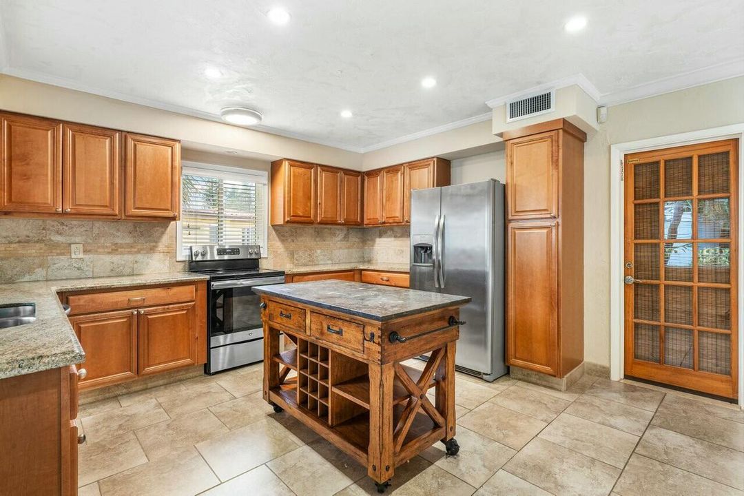 For Rent: $8,500 (3 beds, 3 baths, 1903 Square Feet)