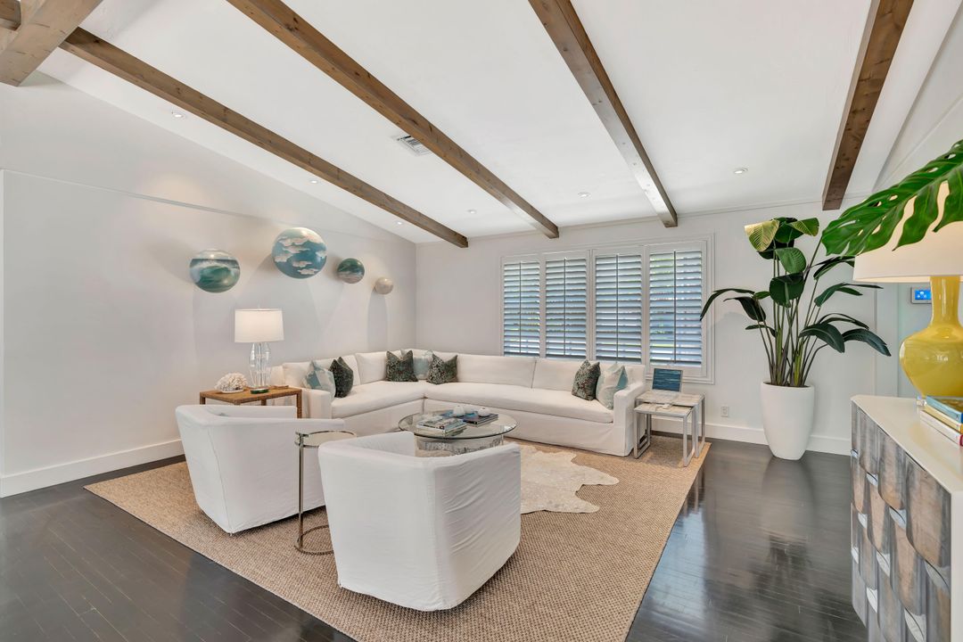 出租: $21,500 (3 贝兹, 3 浴室, 2690 平方英尺)