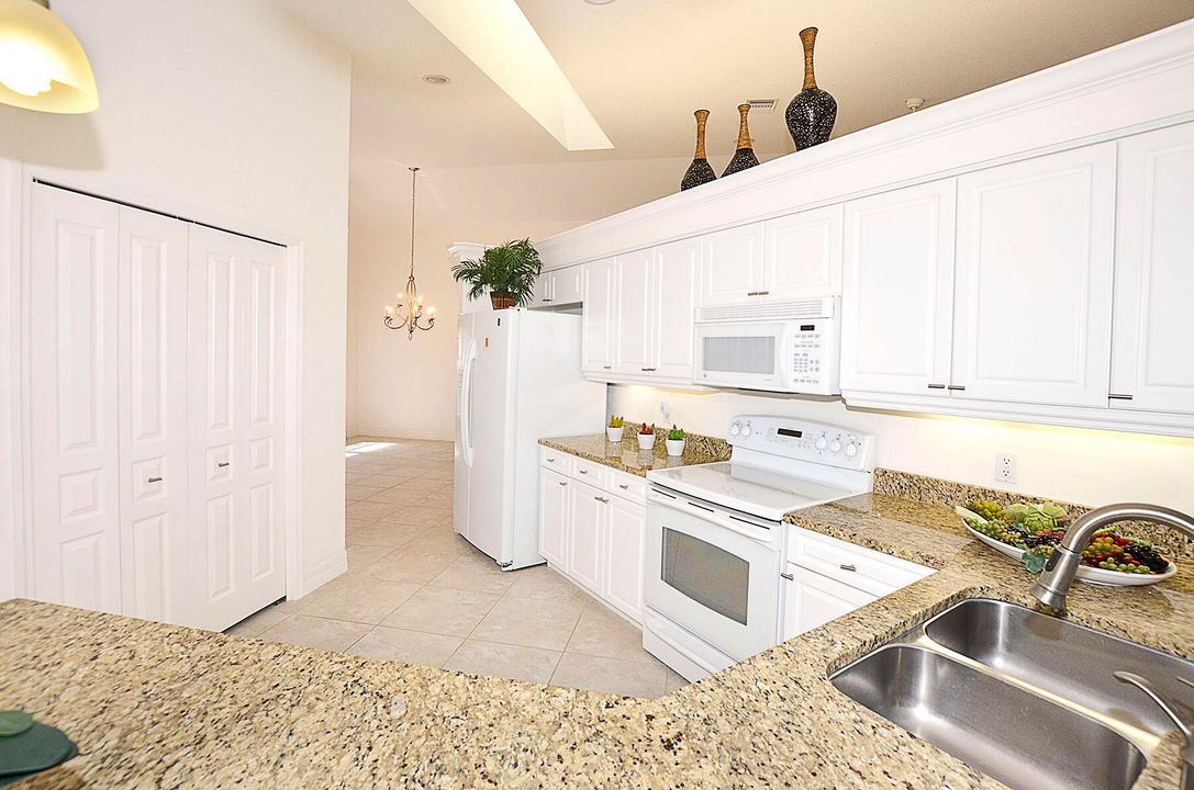 В аренду: $3,350 (4 спален, 2 ванн, 2484 Квадратных фут)