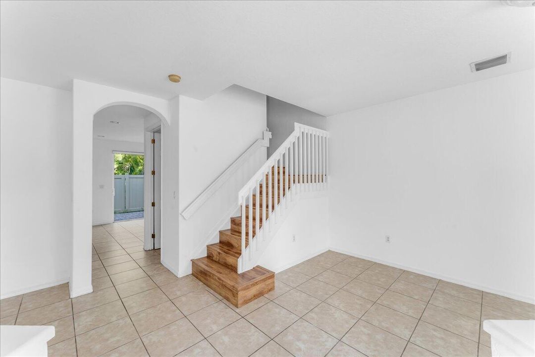 На продажу: $350,000 (3 спален, 2 ванн, 1523 Квадратных фут)