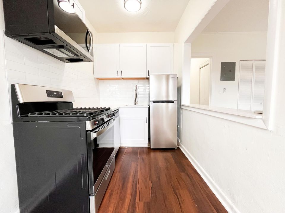 В аренду: $2,300 (1 спален, 1 ванн, 680 Квадратных фут)