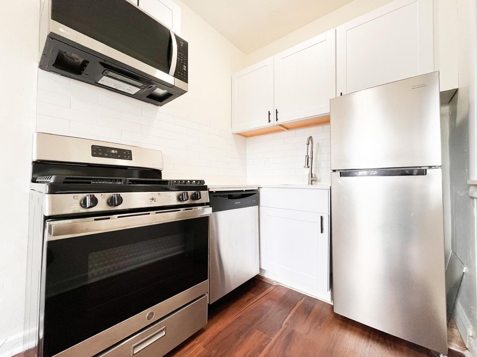 В аренду: $2,300 (1 спален, 1 ванн, 680 Квадратных фут)