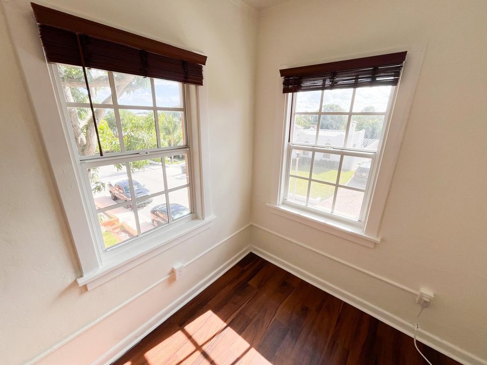 В аренду: $2,300 (1 спален, 1 ванн, 680 Квадратных фут)