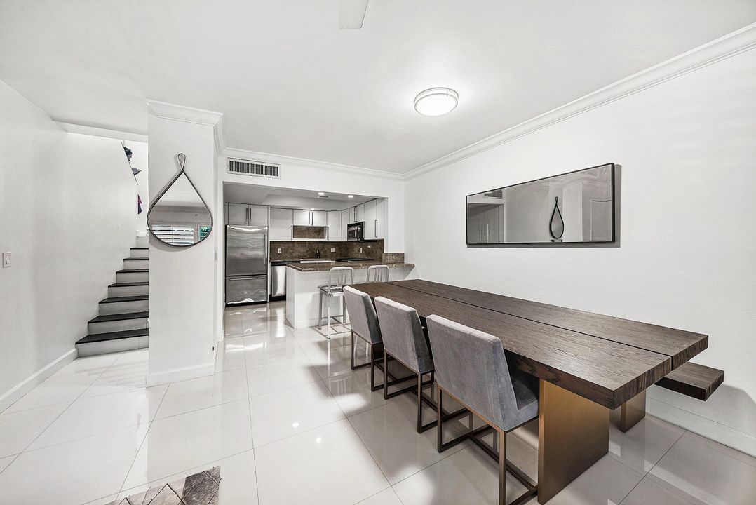 For Rent: $5,000 (2 beds, 2 baths, 1400 Square Feet)