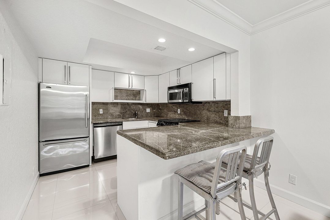 For Rent: $5,000 (2 beds, 2 baths, 1400 Square Feet)