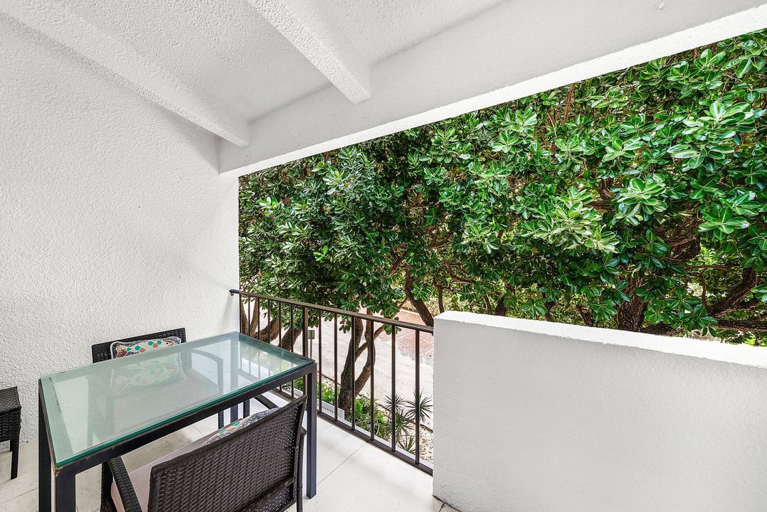 For Rent: $5,000 (2 beds, 2 baths, 1400 Square Feet)