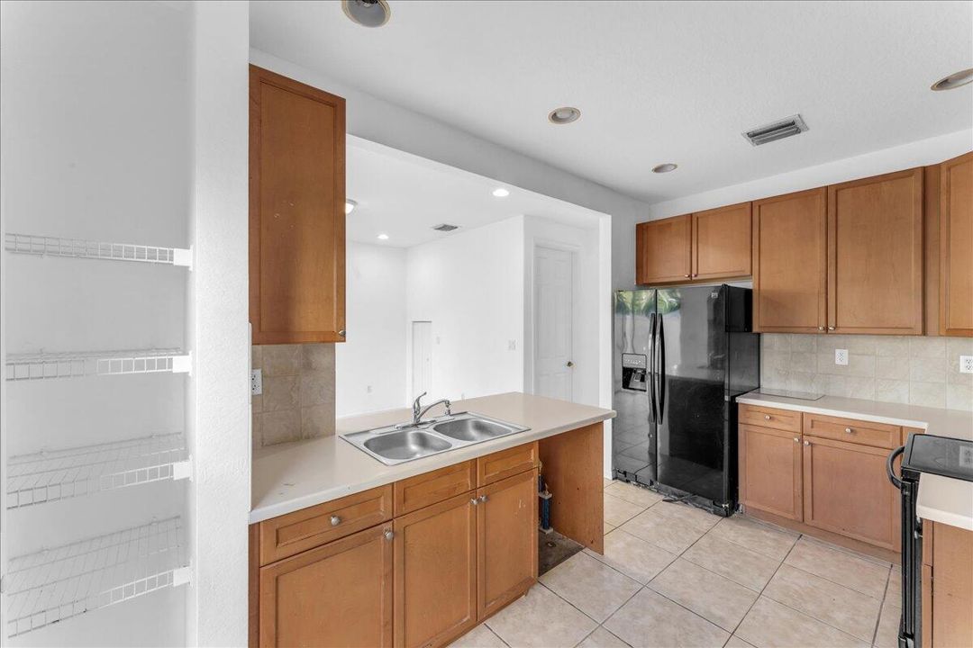 На продажу: $350,000 (3 спален, 2 ванн, 1523 Квадратных фут)