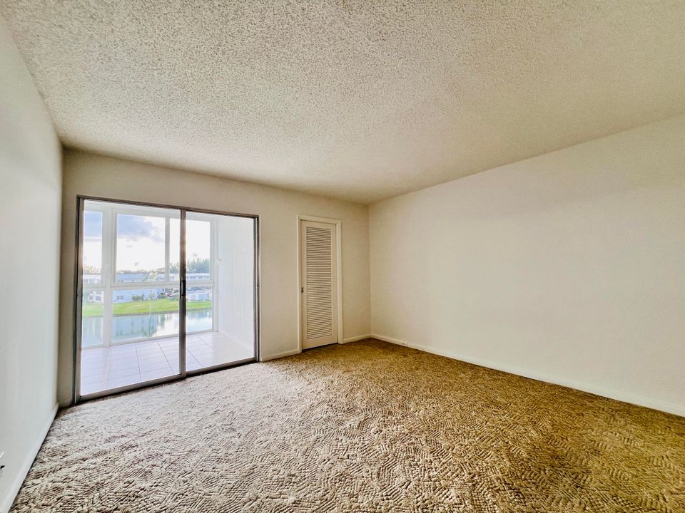 待售: $176,500 (2 贝兹, 2 浴室, 1062 平方英尺)