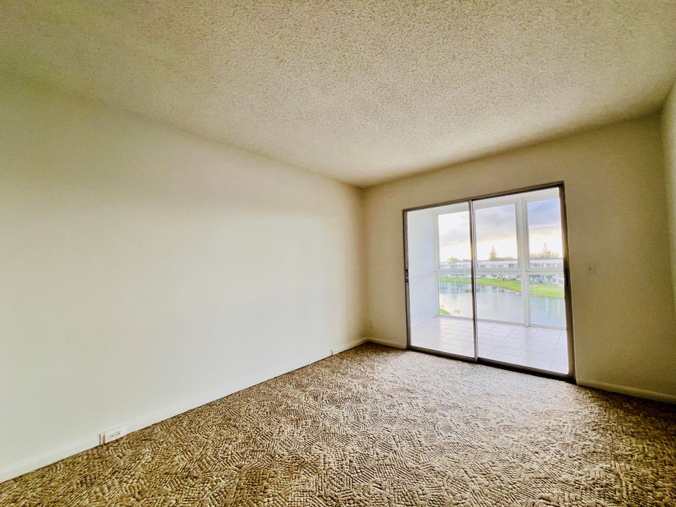 待售: $176,500 (2 贝兹, 2 浴室, 1062 平方英尺)