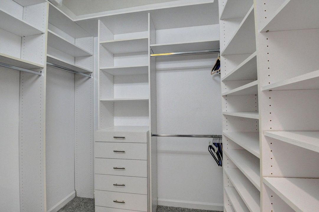 En Venta: $925,000 (3 camas, 2 baños, 2708 Pies cuadrados)