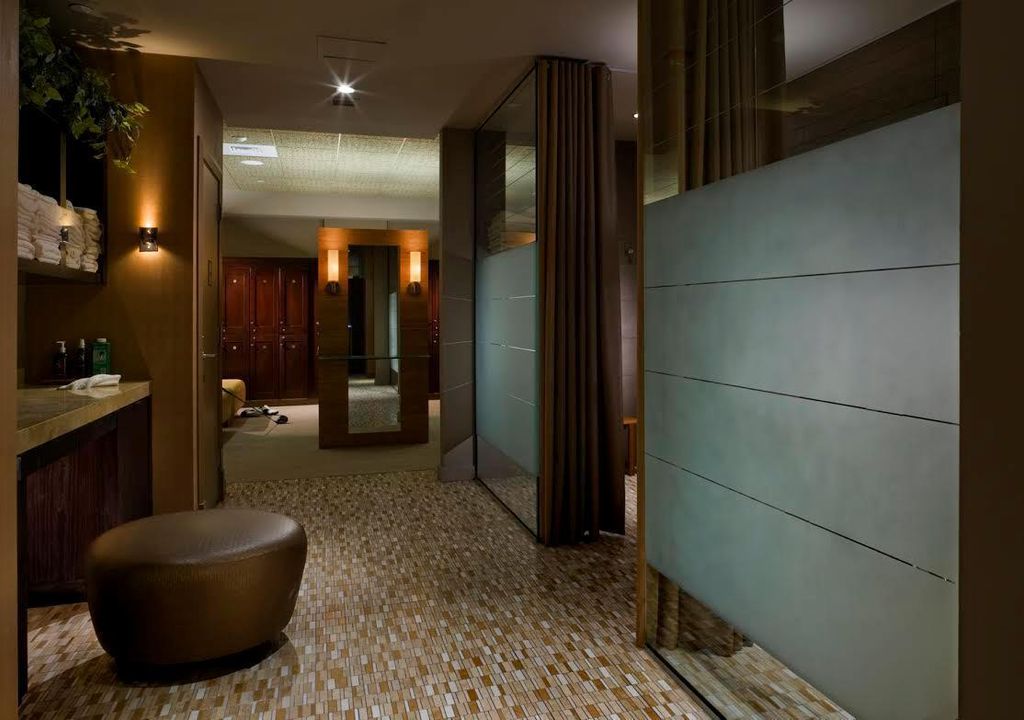 En Venta: $925,000 (3 camas, 2 baños, 2708 Pies cuadrados)