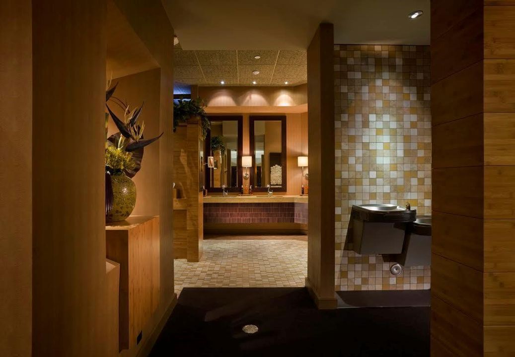 En Venta: $925,000 (3 camas, 2 baños, 2708 Pies cuadrados)