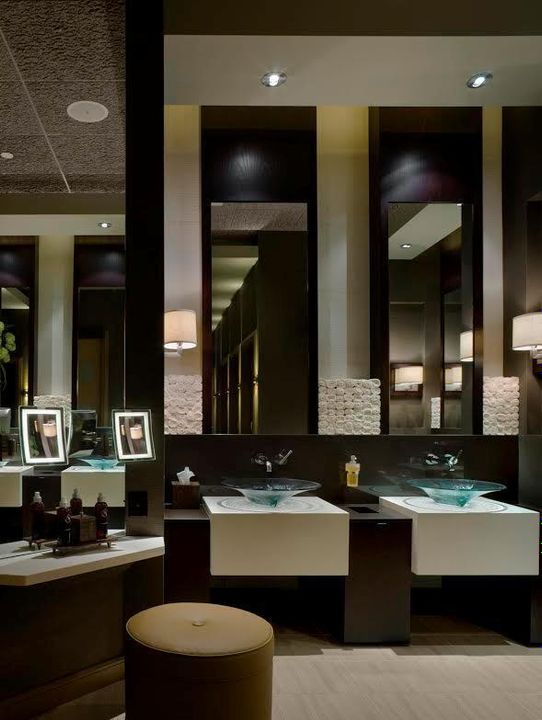 En Venta: $925,000 (3 camas, 2 baños, 2708 Pies cuadrados)