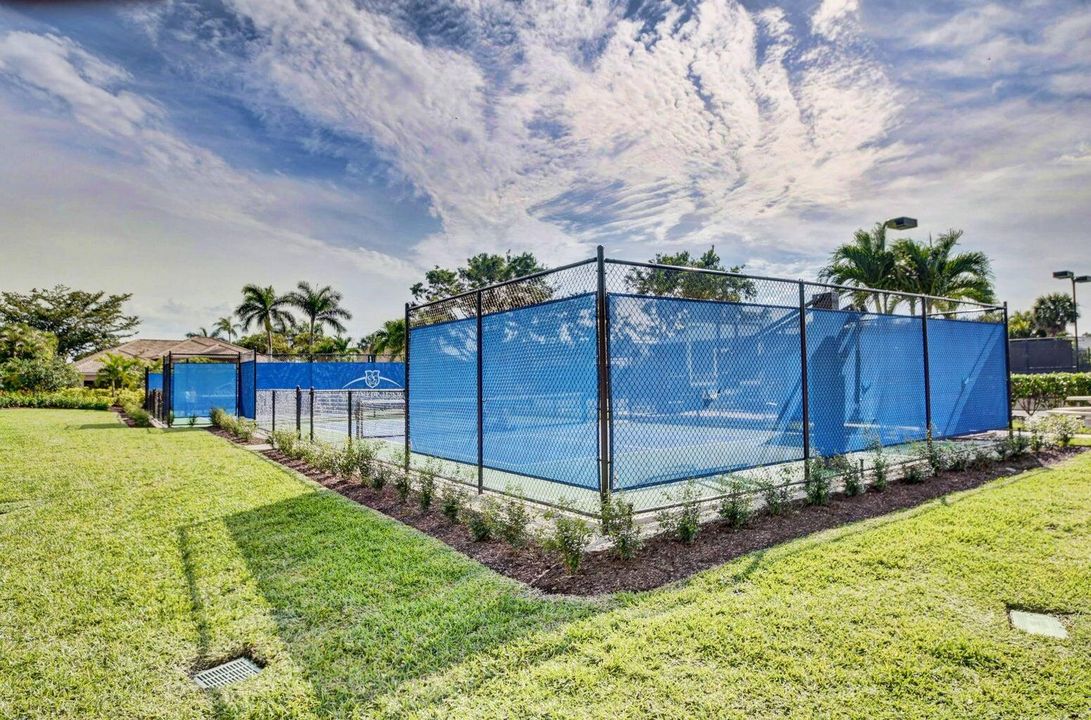 En Venta: $925,000 (3 camas, 2 baños, 2708 Pies cuadrados)