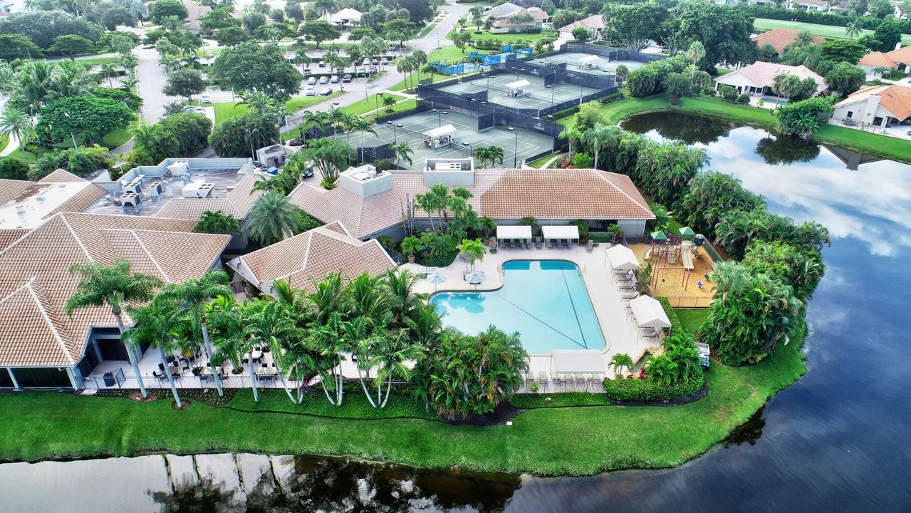 En Venta: $925,000 (3 camas, 2 baños, 2708 Pies cuadrados)