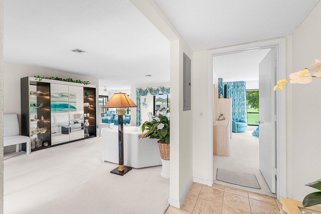 For Sale: $325,000 (2 beds, 2 baths, 1737 Square Feet)