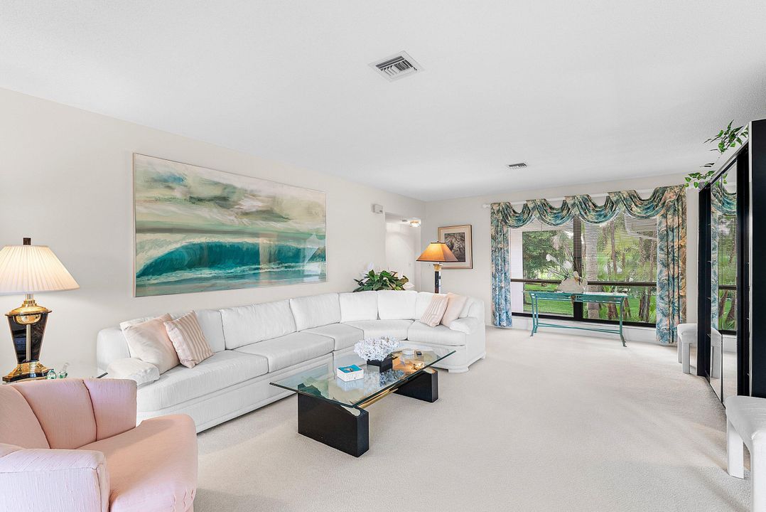 For Sale: $325,000 (2 beds, 2 baths, 1737 Square Feet)