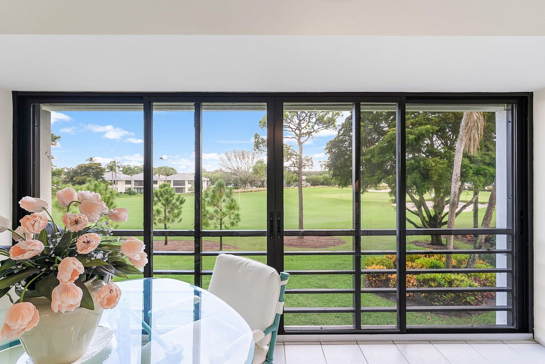 For Sale: $325,000 (2 beds, 2 baths, 1737 Square Feet)