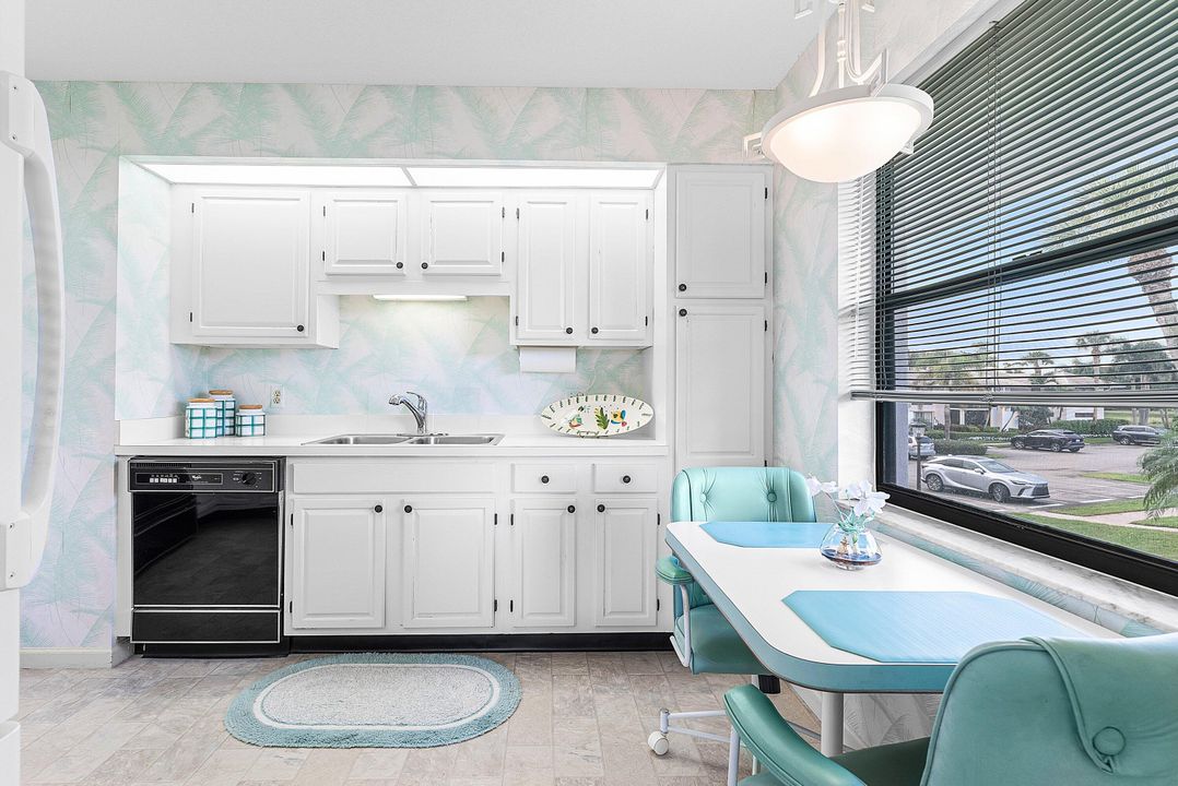 For Sale: $325,000 (2 beds, 2 baths, 1737 Square Feet)