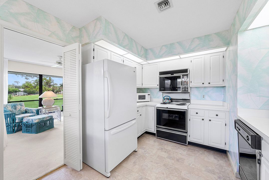 For Sale: $325,000 (2 beds, 2 baths, 1737 Square Feet)